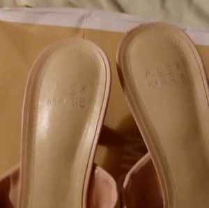 Women's sandler's Alex Marie